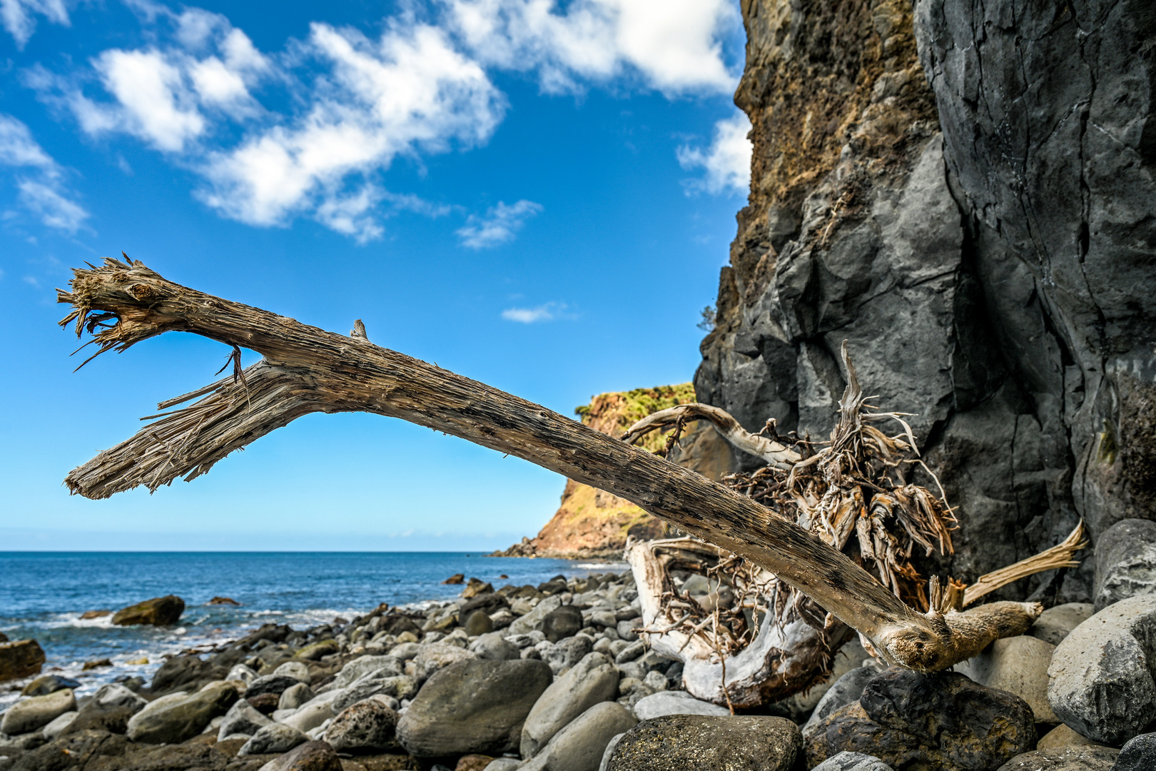 Am Steinstrand von Calheta 02