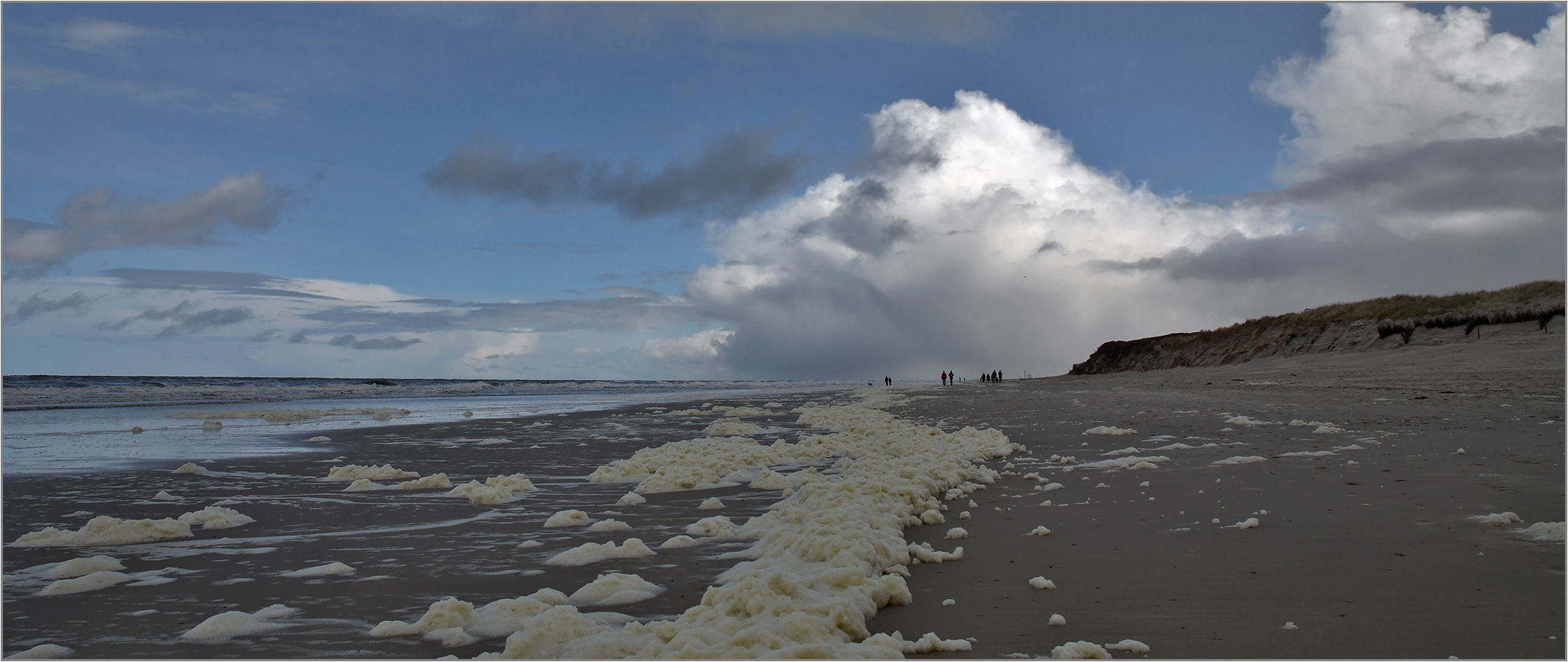 Am Strand   . . .    1.