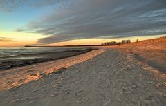 Am Strand bei Sonnenaufgang