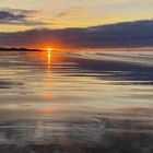 Am Strand der Sonne entgegen