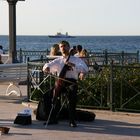 Am Strand hört man den Musikant