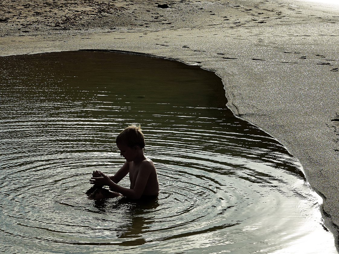 Am Strand im Wasserbecken  /  in piscina della spiaggia