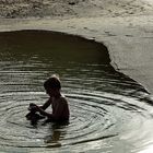 Am Strand im Wasserbecken  /  in piscina della spiaggia