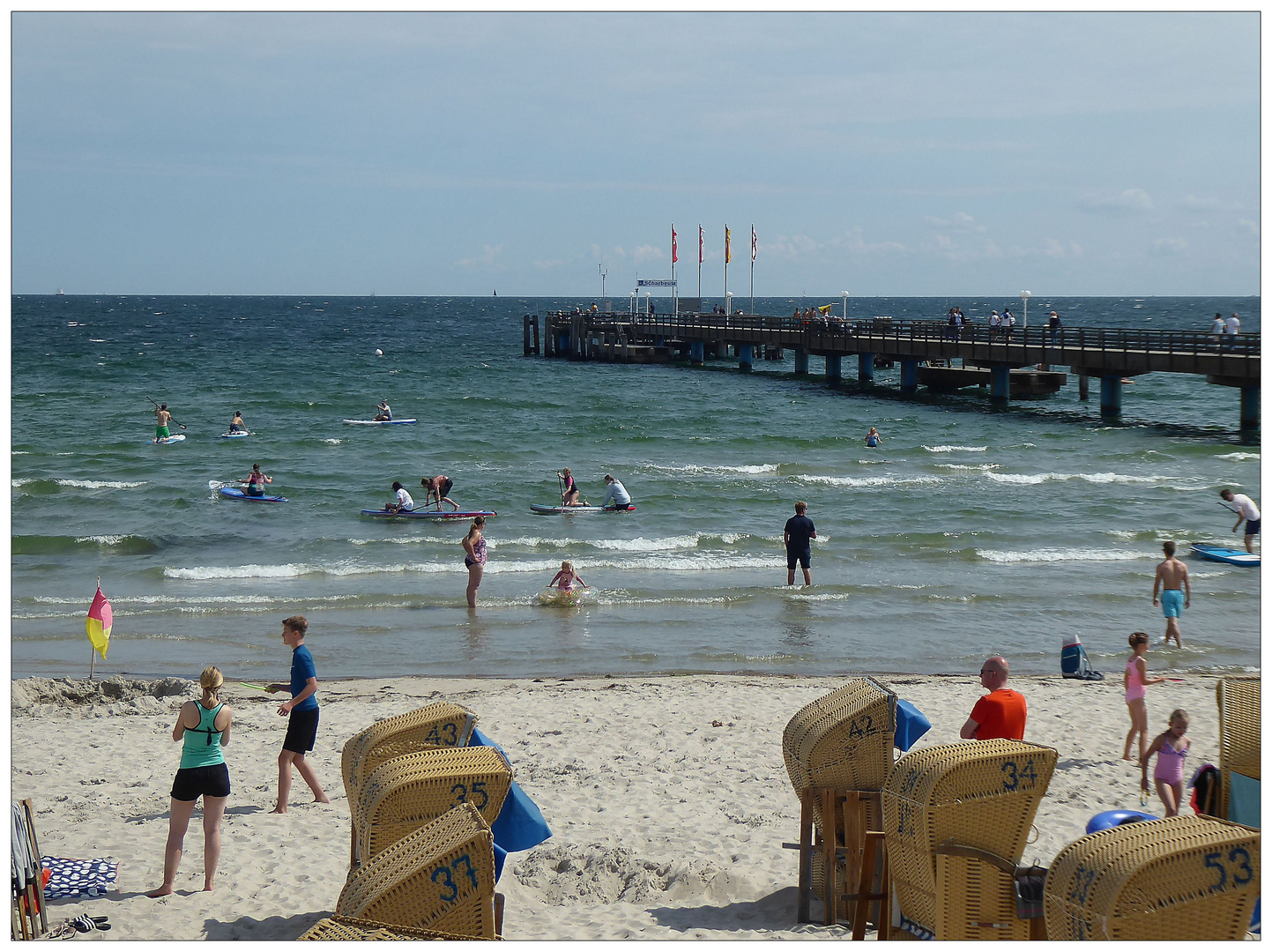 Am Strand nahe der Seebrücke