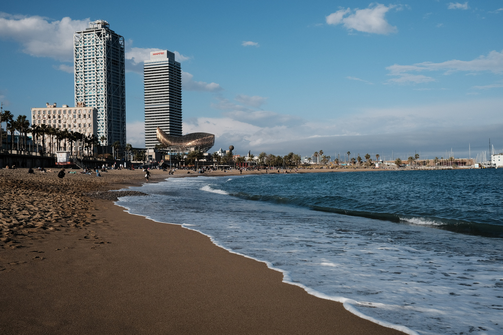 Am Strand von Barcelona 1/2