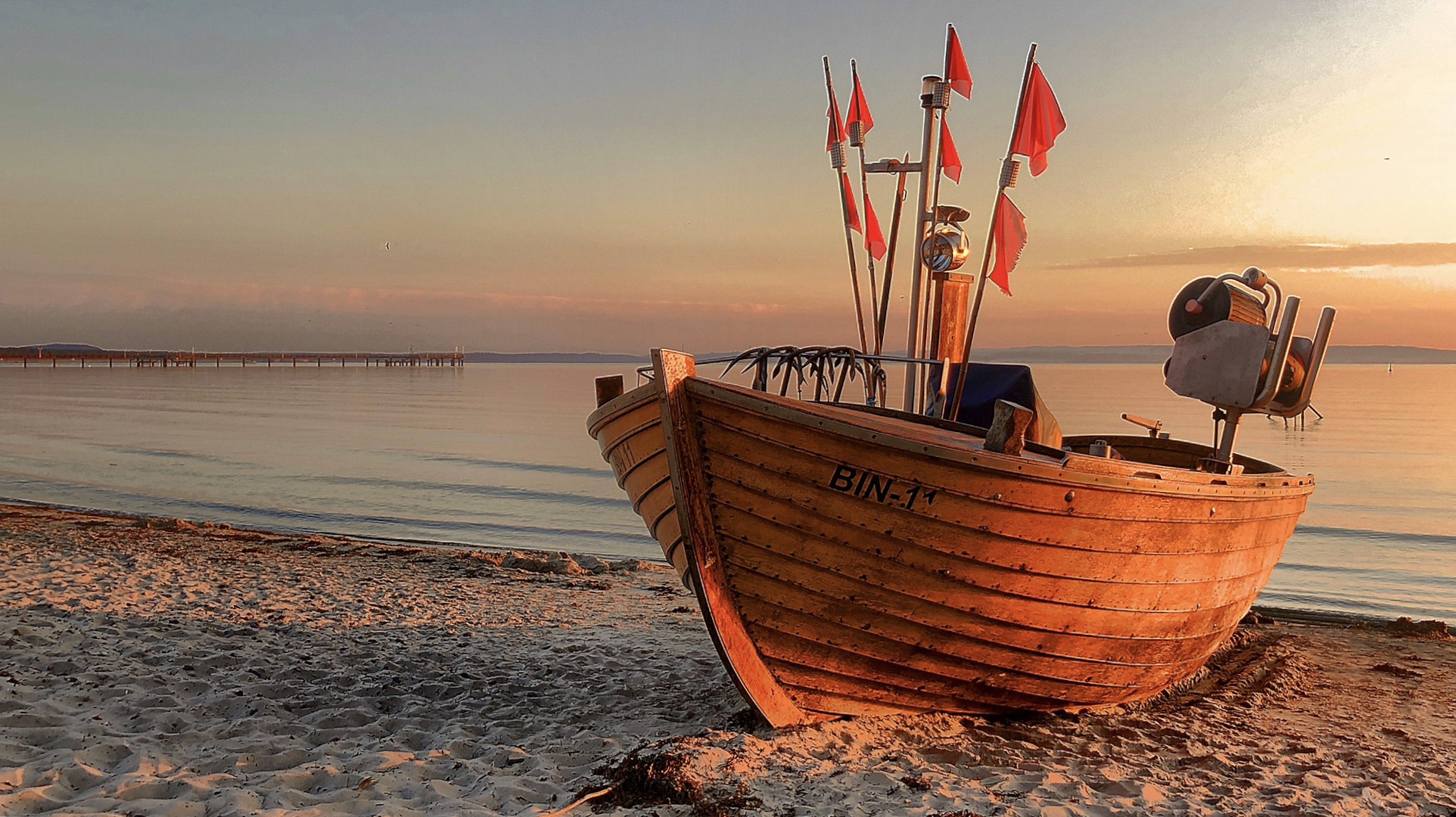 Am Strand von Binz - Fischerboot