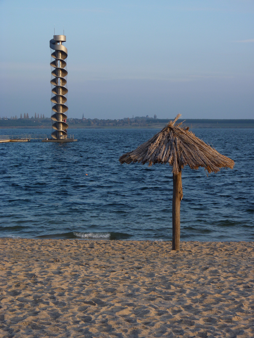 Am Strand von Bitterfeld (Die Goitzsche mit Pegelturm)