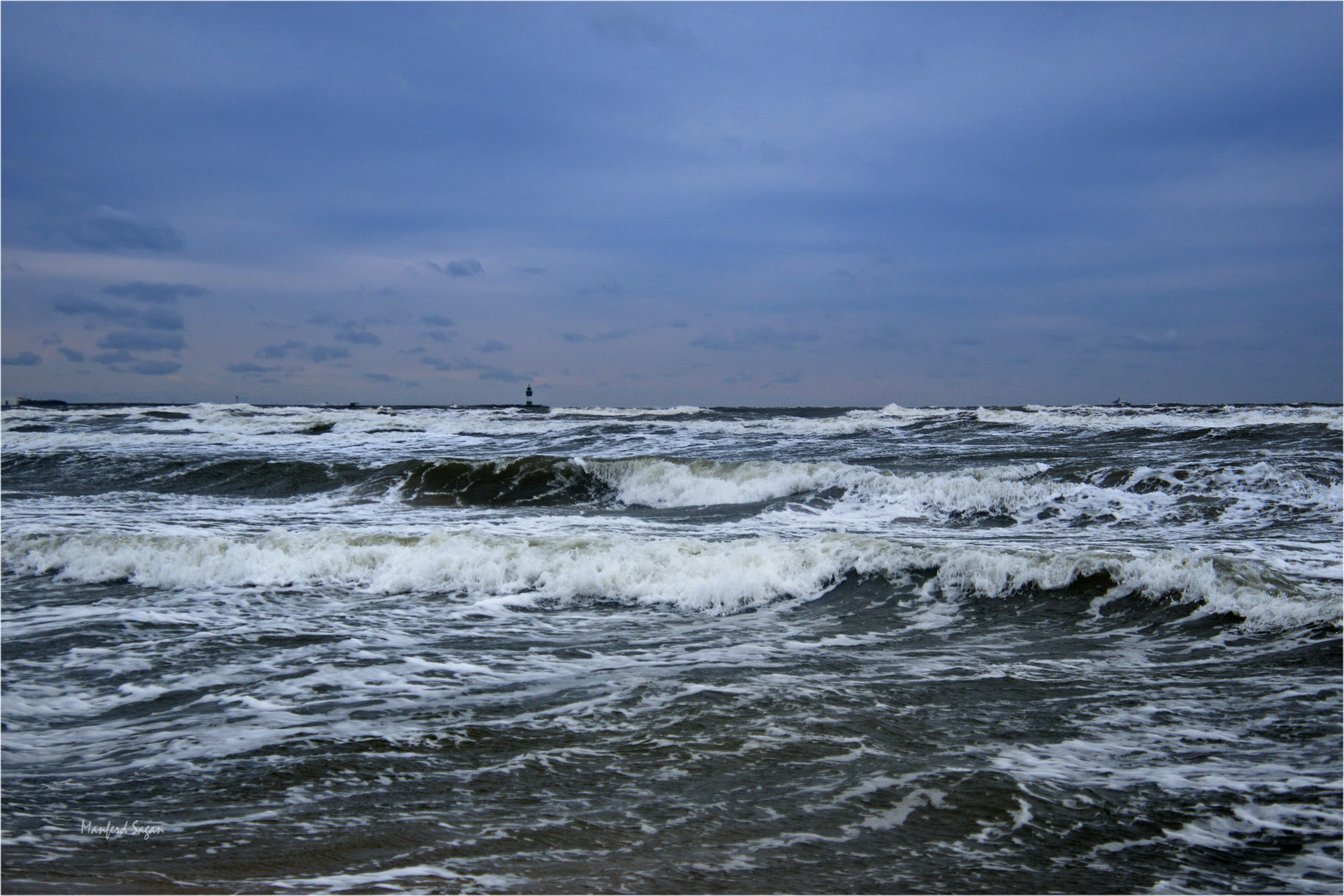 Am Strand von Prora - "2cm" kaltes Ostseewasser... 