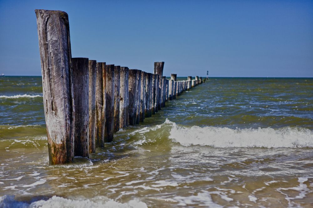 Am Strand von Wangerooge von Frank Lüttig 