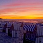 am Strand wird es immer kühler ,doch der Himmel leuchtet noch so warm