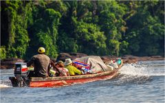 Am Suriname Rivier 6