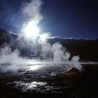 Am Tatio-Geysir bei Sonnenaufgang