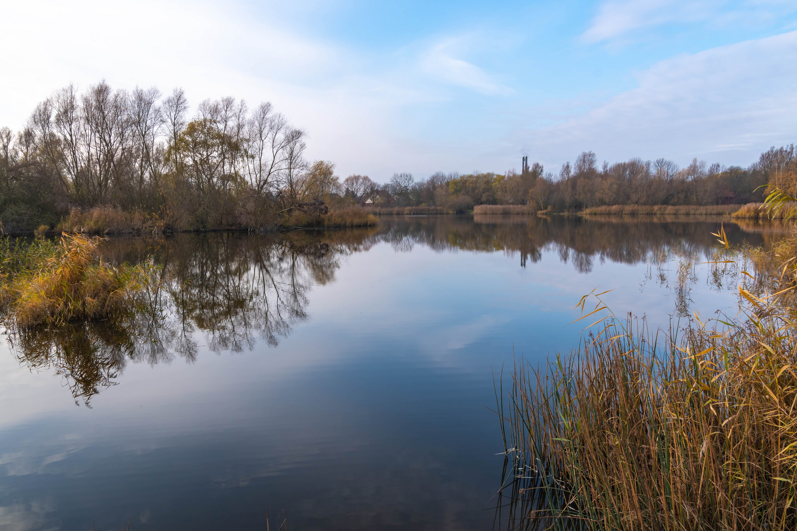 Am Teich Foto & Bild himmel, natur, herbst Bilder auf