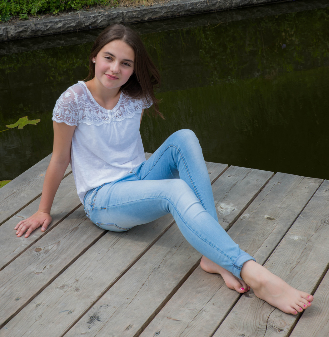 Am Teich Foto & Bild outdoor, portrait, mädchen Bilder auf