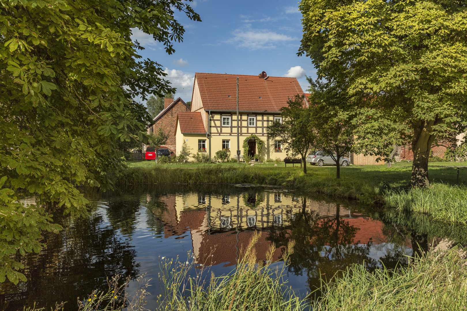 AM TEICH Foto & Bild brandenburg, teich, spiegelung Bilder auf