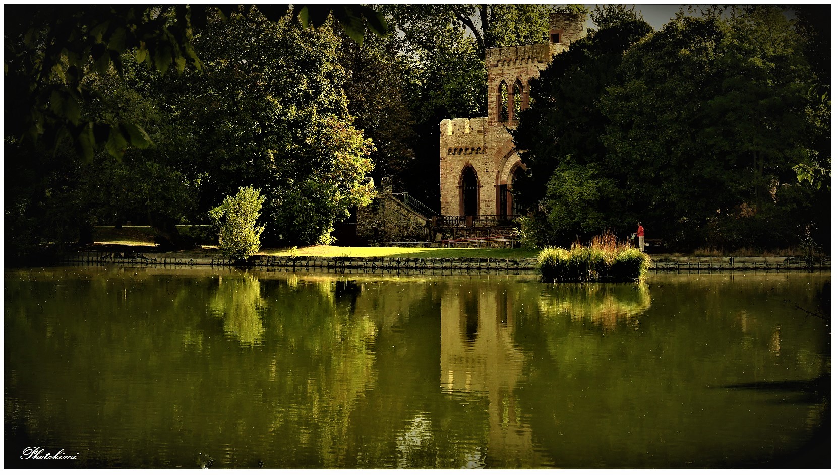 Am Teich im Garten von Schloss Biebrich/Wiesbaden. Foto & Bild