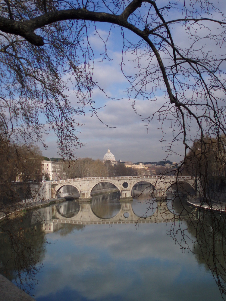 Am Tiber mit Blick zum Petersdom