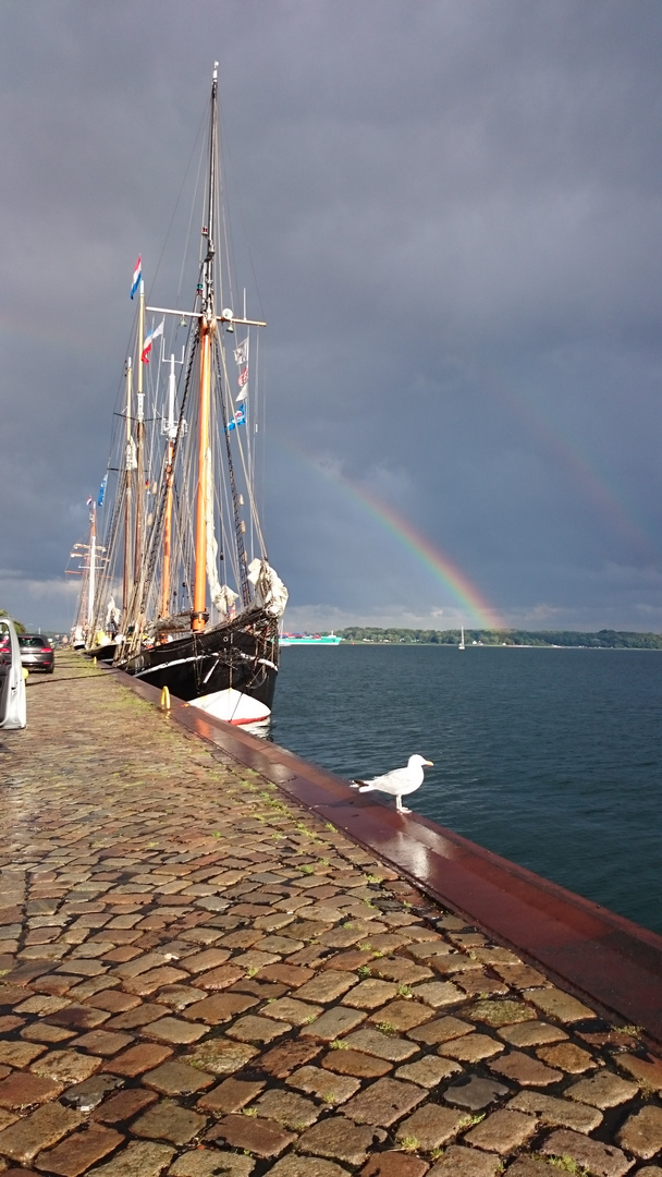 Am Tiessen-Kai in Kiel.....zwischen den Schauern ....mit M B R ......