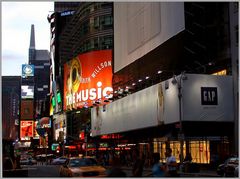 Am Time Square abends