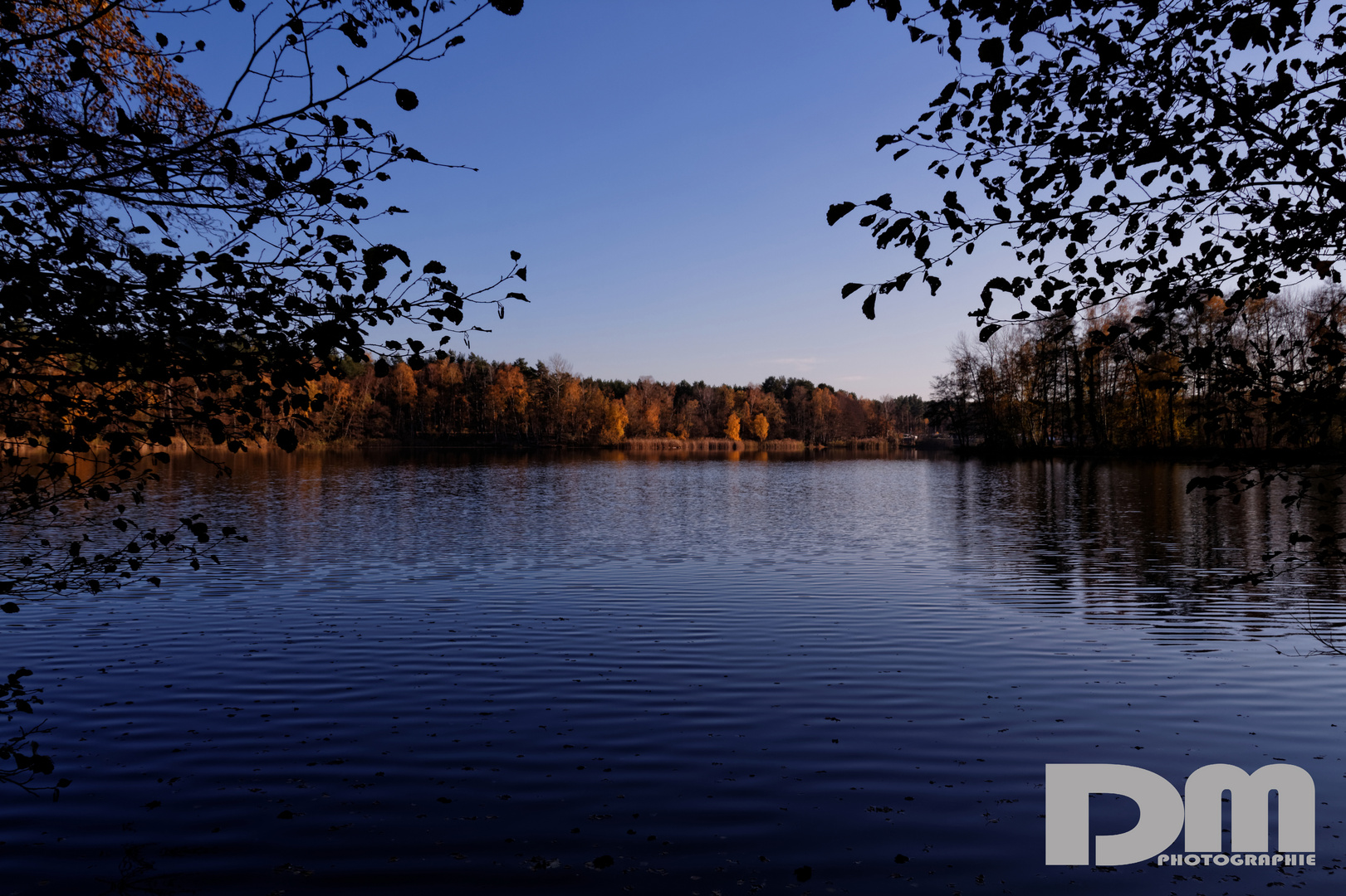 am Tonsee im Herbst