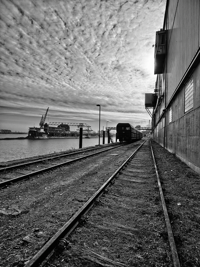 Am Uerdinger Rheinhafen