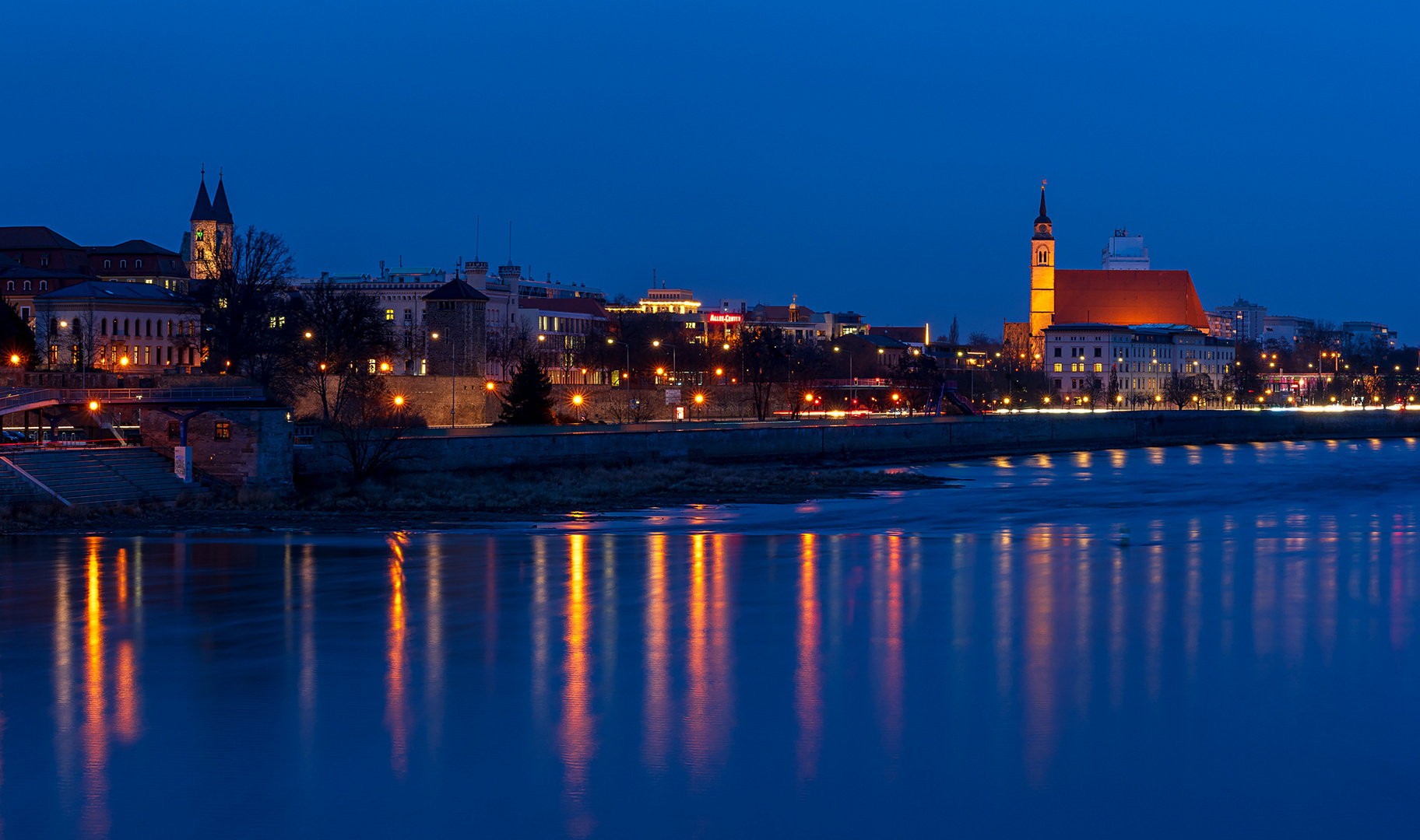 Am Ufer der Elbe bei Magdeburg...