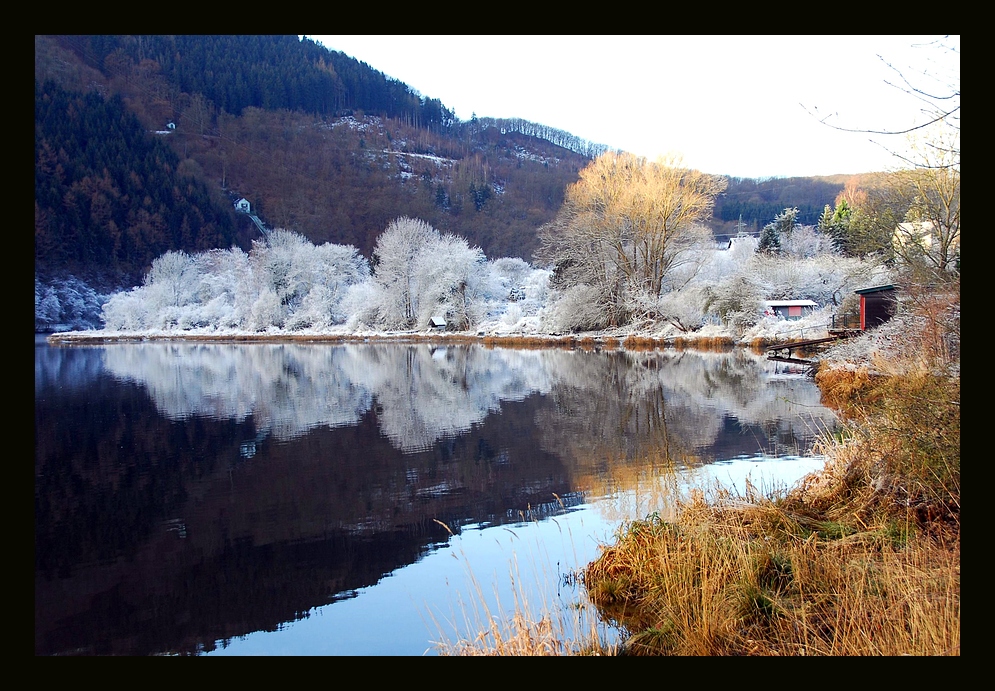 Am Ufer mit Blick auf die weiße Halbinsel.......