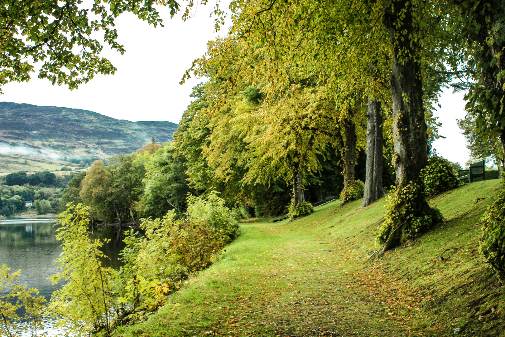 Am Ufer von Loch Ness