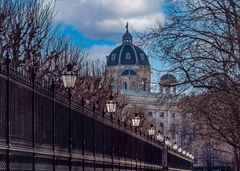 am volksgarten entlang...