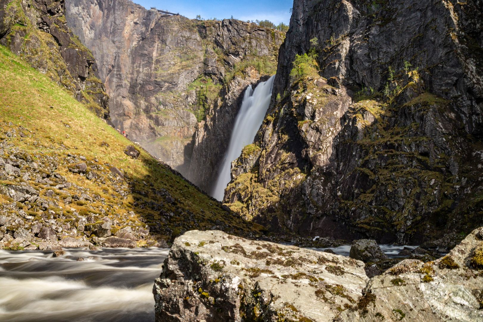 Am Vøringsfossen - im unteren Bereich.