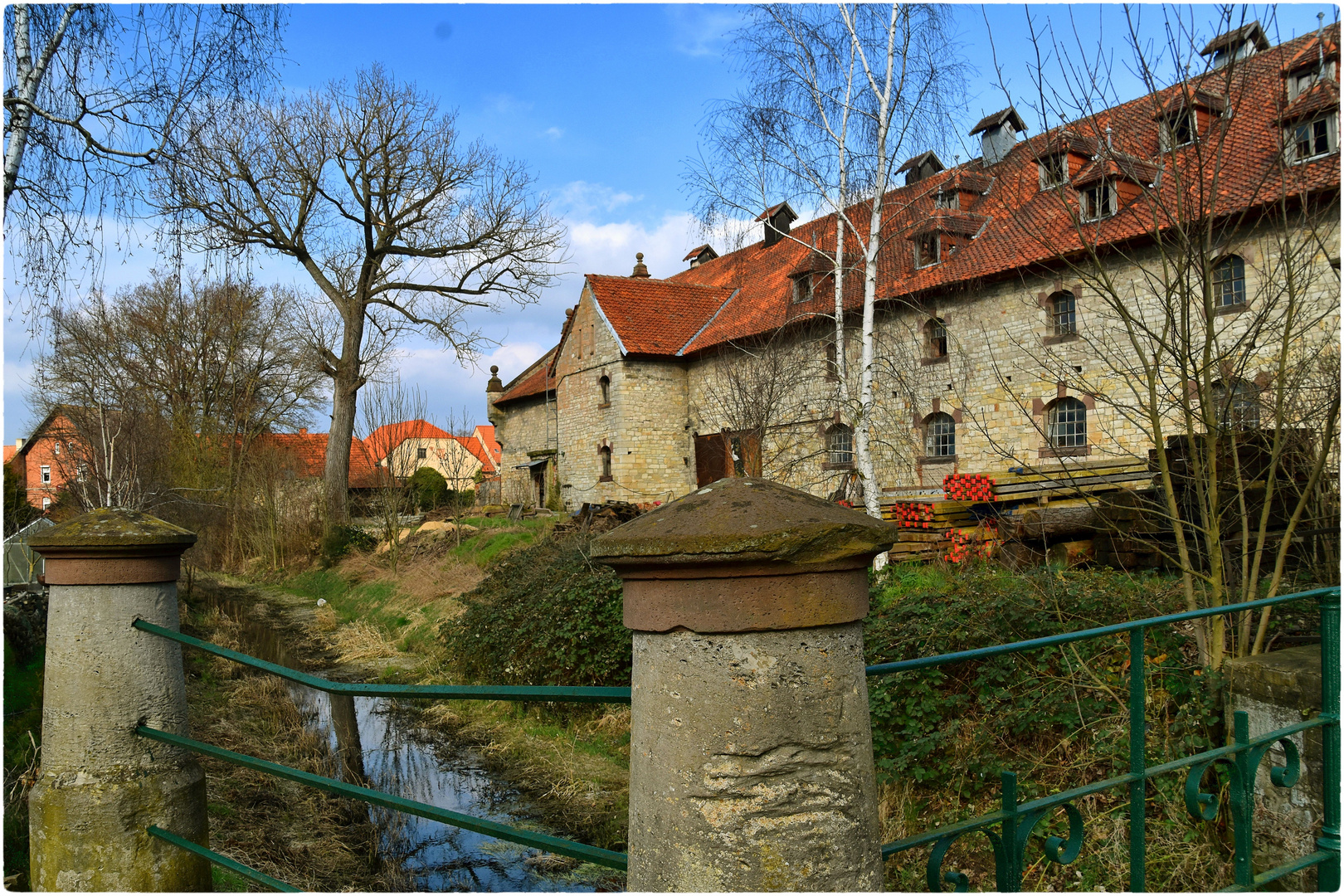 am Wasser gebaut