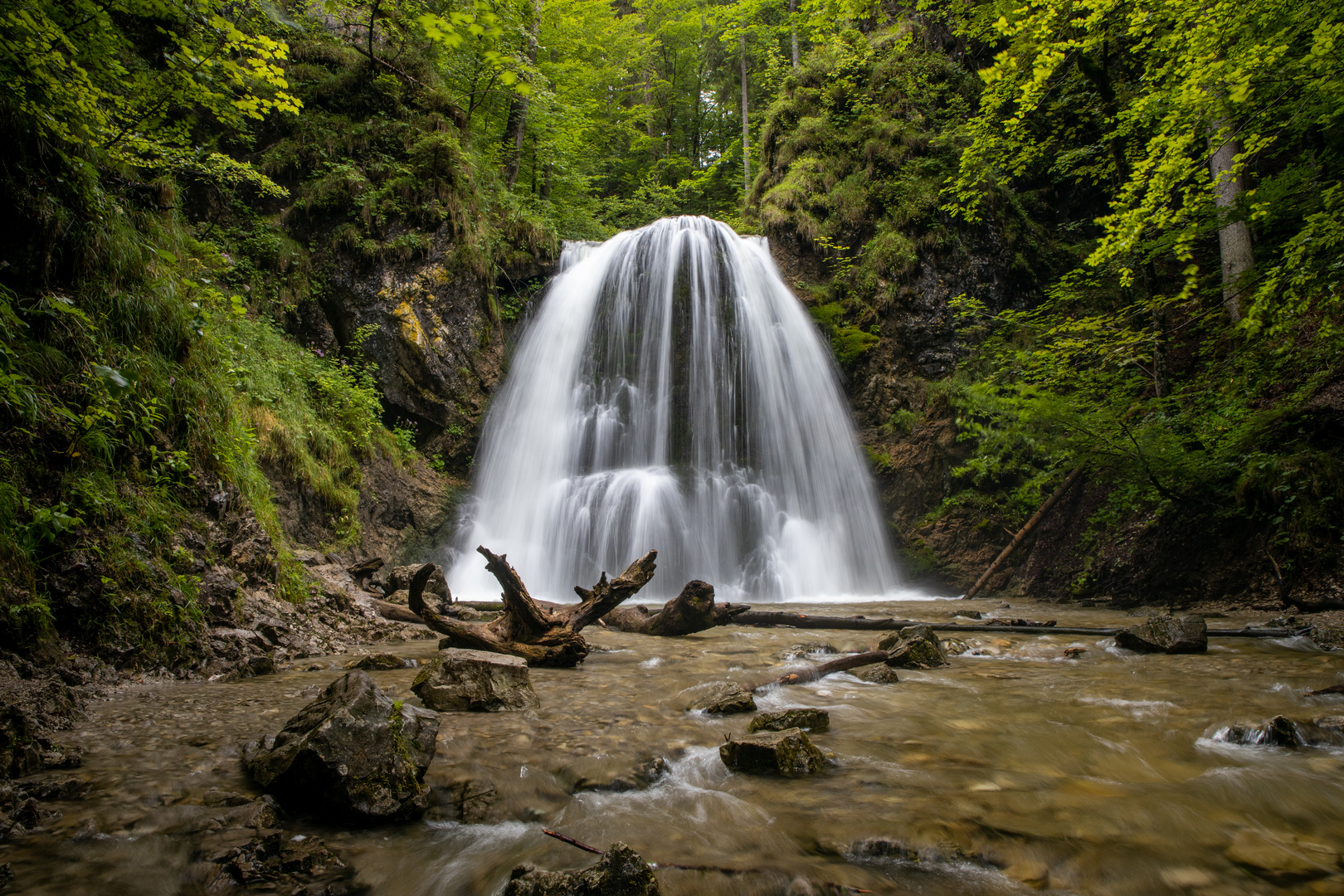 Am Wasserfall 2