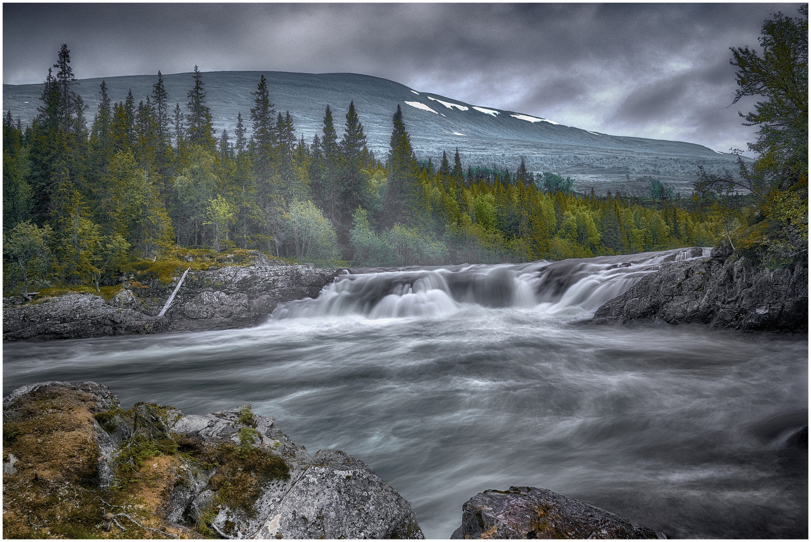 Am Wasserfall Ingeborgforsen