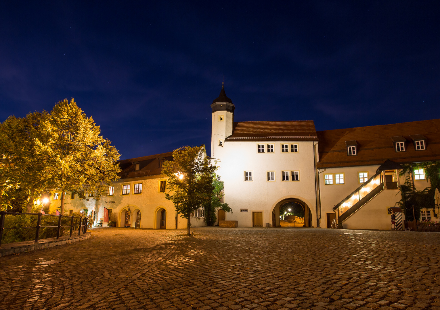 Am Wasserschloss Klaffenbach bei Nacht