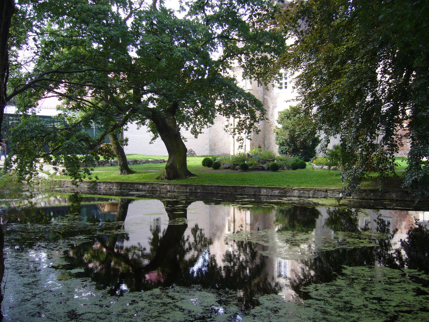 am Wasserschloss Mellenthin