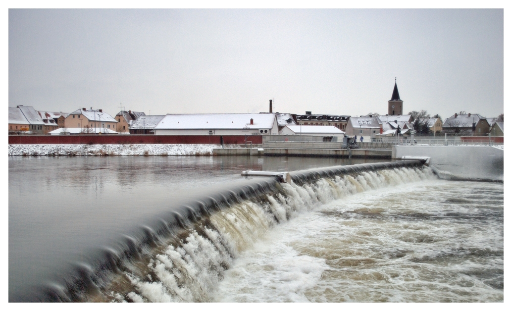 Am Wehr und Wasserkraftwerk