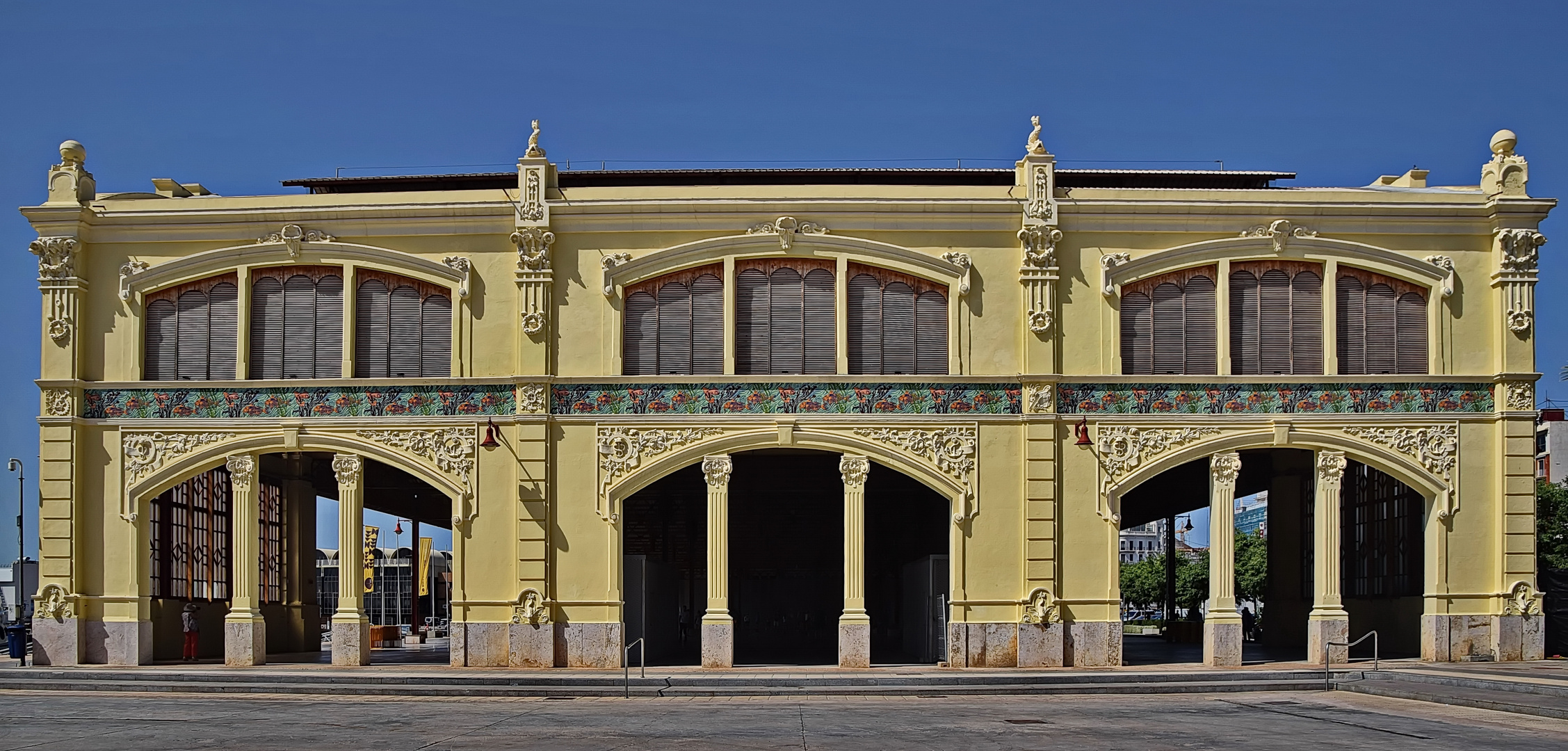 Am Yachthafen, Fassade des Hafenschuppen