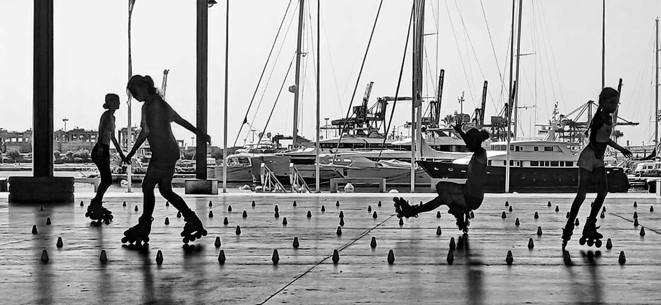 Am Yachthafen, Inline-Skating im Hafenschuppen