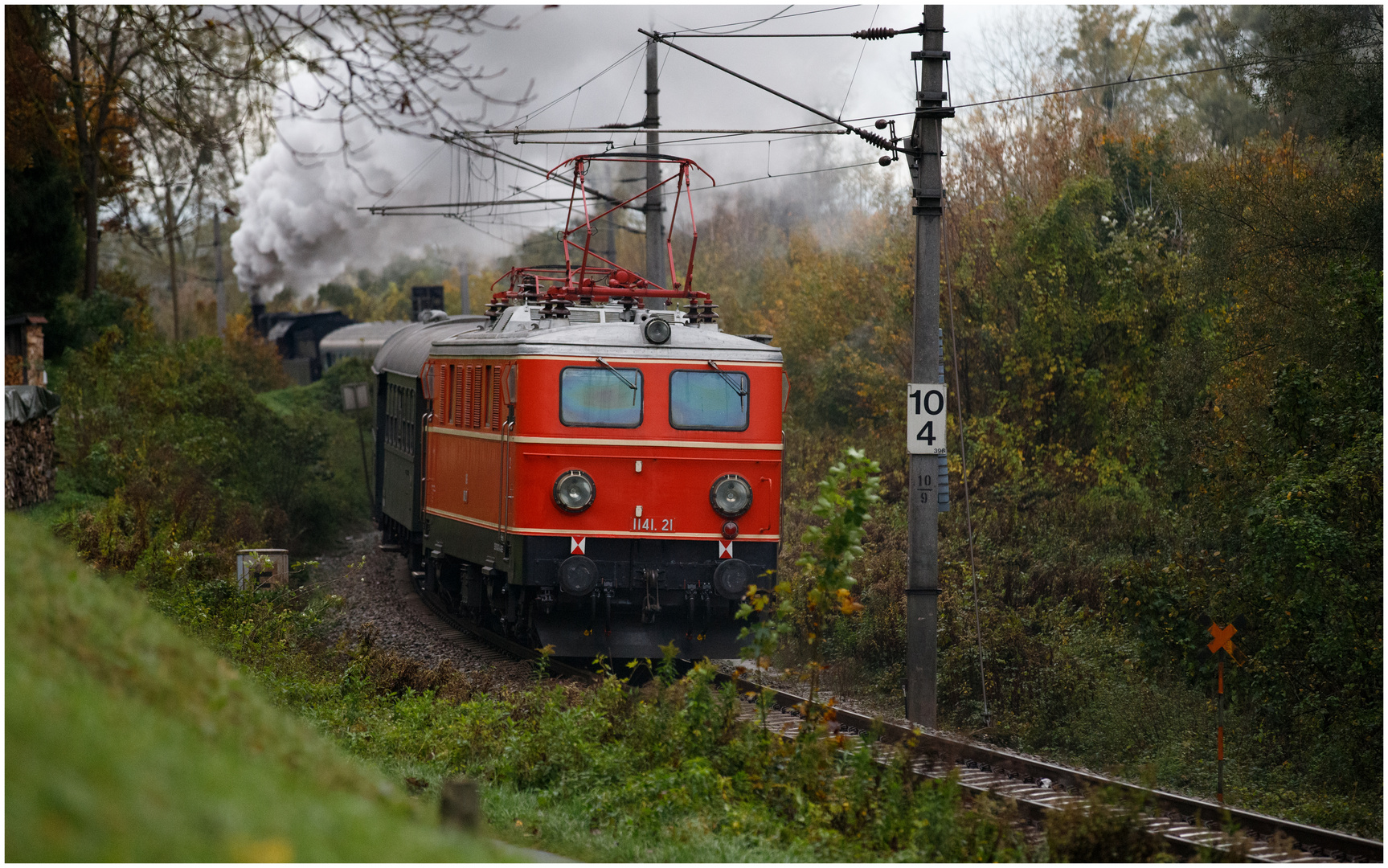 Am Zug Ende die E-Lok 1141.41