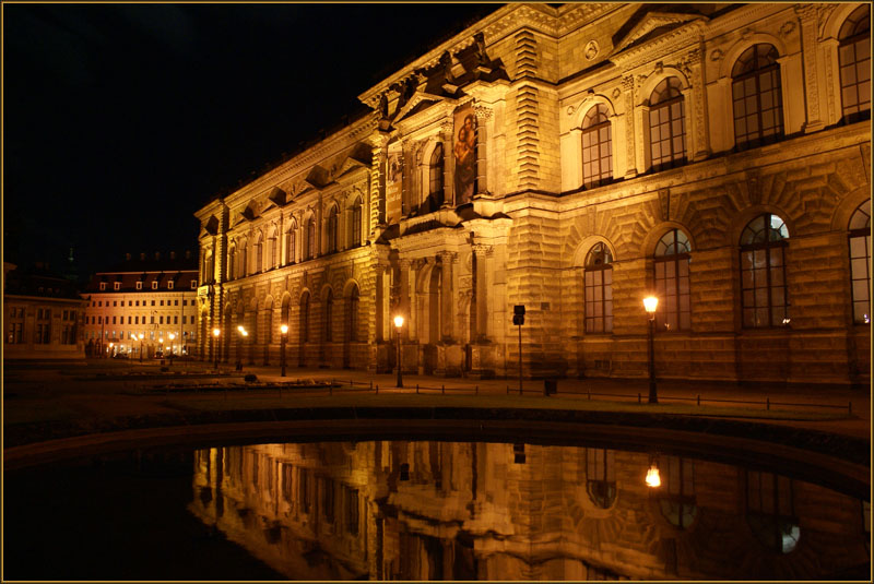 Am Zwinger brennt noch Licht...