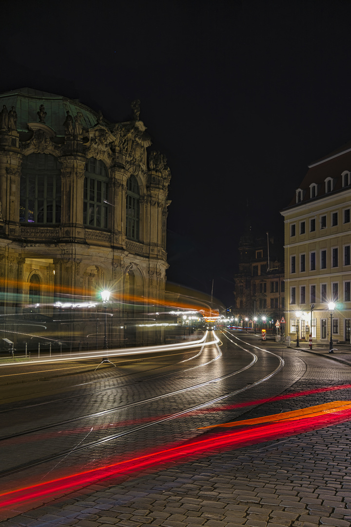 Am Zwinger und roter Teppich vorm Sophienkeller