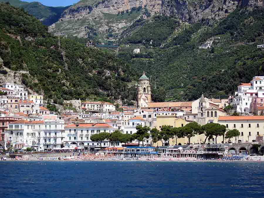 Amalfi - Blick auf die Stadt vom Meer