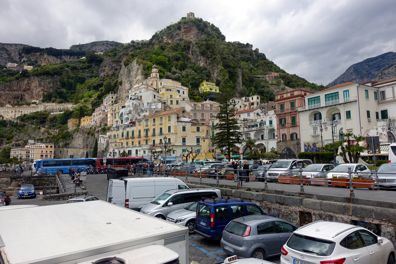 AMALFI - mit seinem "ganz normalen" Touristen-Wahnsinn