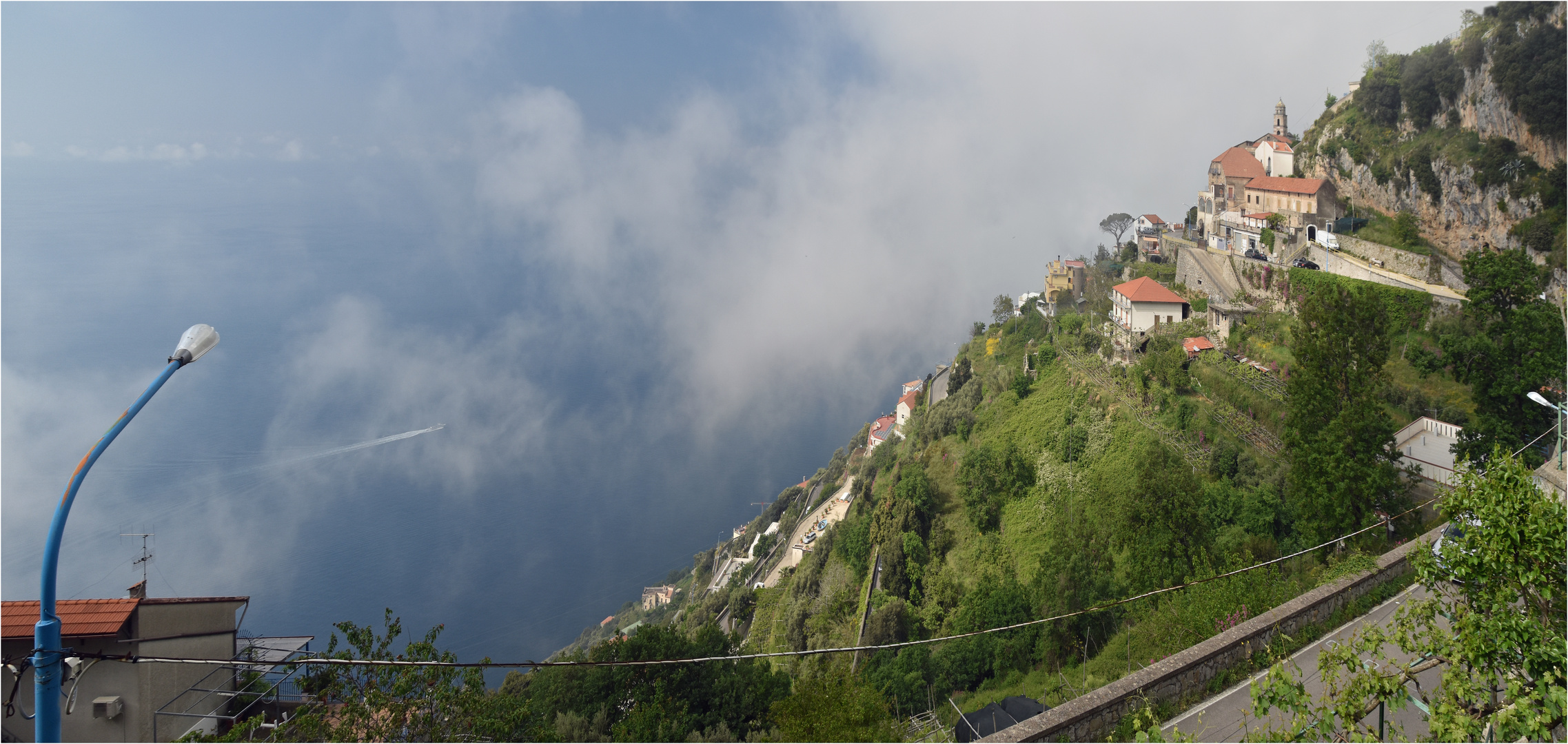 Amalfi Panorama mit Caprischiffer und Lampe