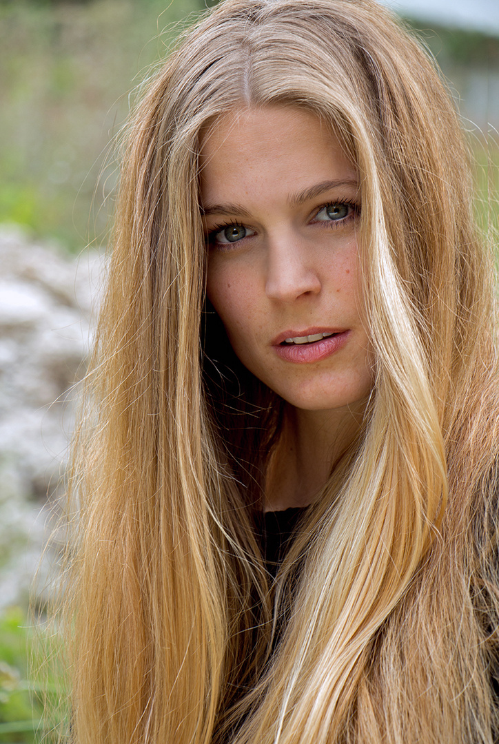 Amalia - A Outdoor Portrait