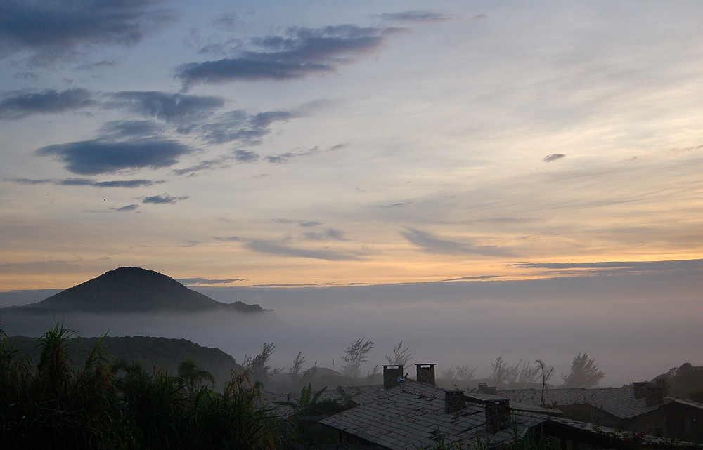 AMANECE QUE NO ES POCO