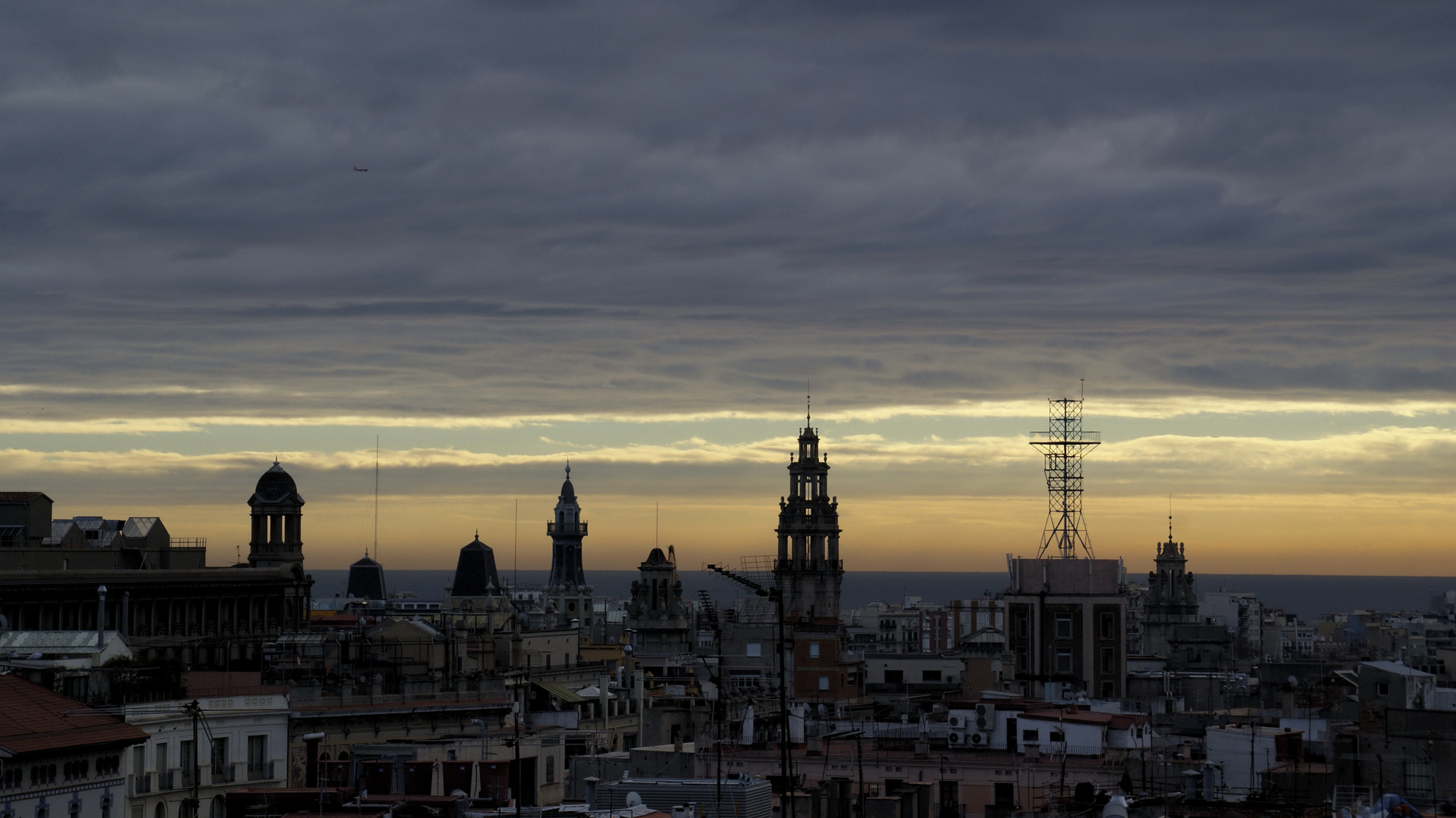 Amanece sobre Barcelona