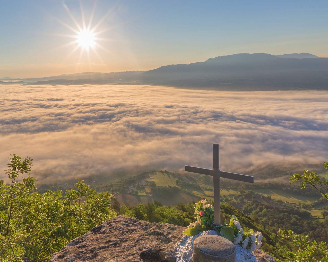 Amanecer con niebla