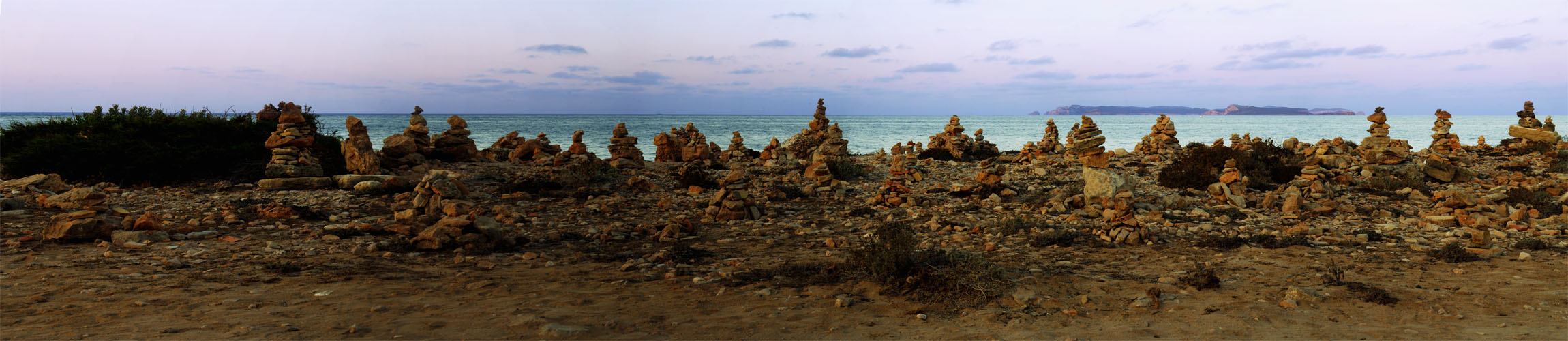 amanecer en Cap Salines, (mover el cursor de abajo para ver totalmante)