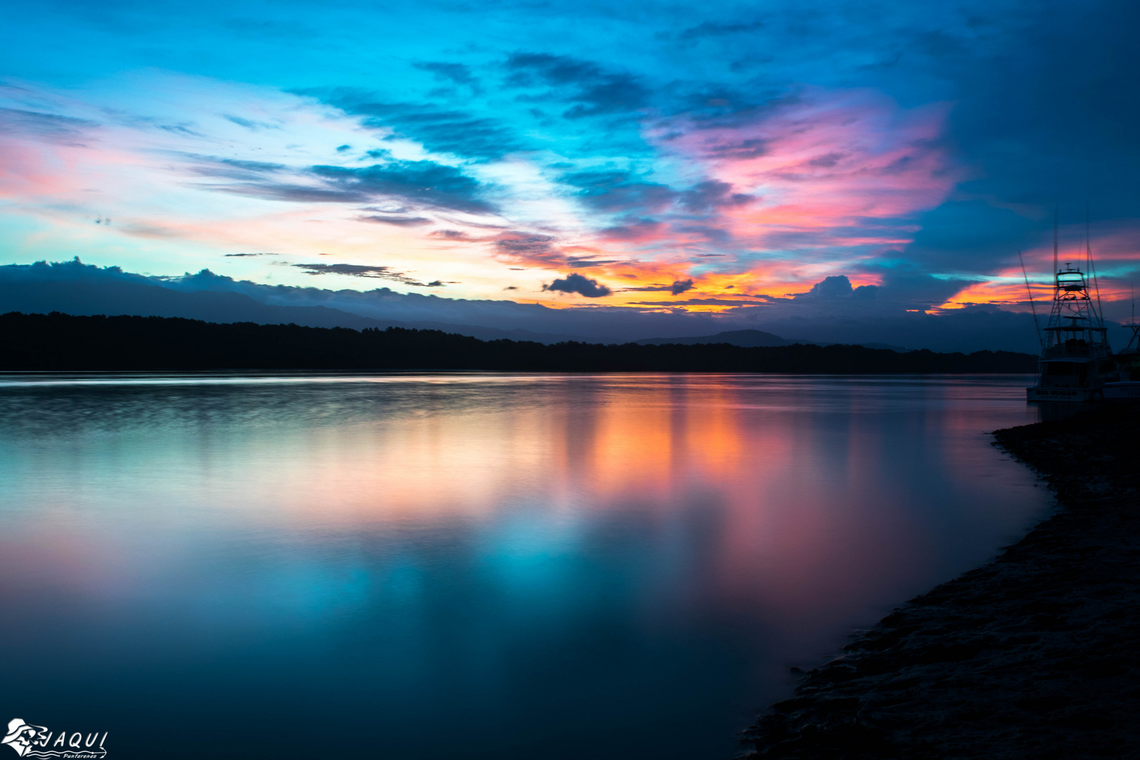 Amanecer en el estero de Puntarenas